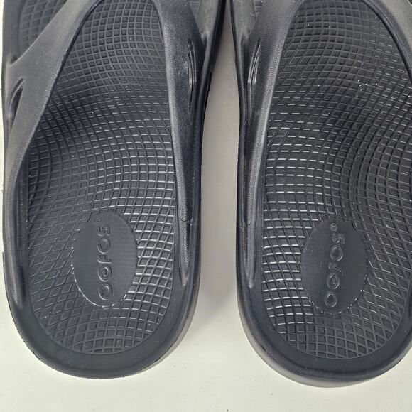 Shoes Oofos black classic flip flops Men\'s 9 W11 VGUC main image 5